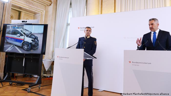 Innenminister Karl Nehammer (r.) und der Wiener Landespolizei-Vizepräsident, Franz Eigner 