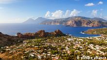 Blick ueber die Liparischen Inseln, Italien, Liparische Inseln | view of the Aeolian Islands, Italy, Liparic Islands