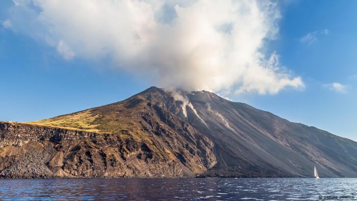 Nueva erupción del volcán Stromboli despierta temor | Europa al día ...