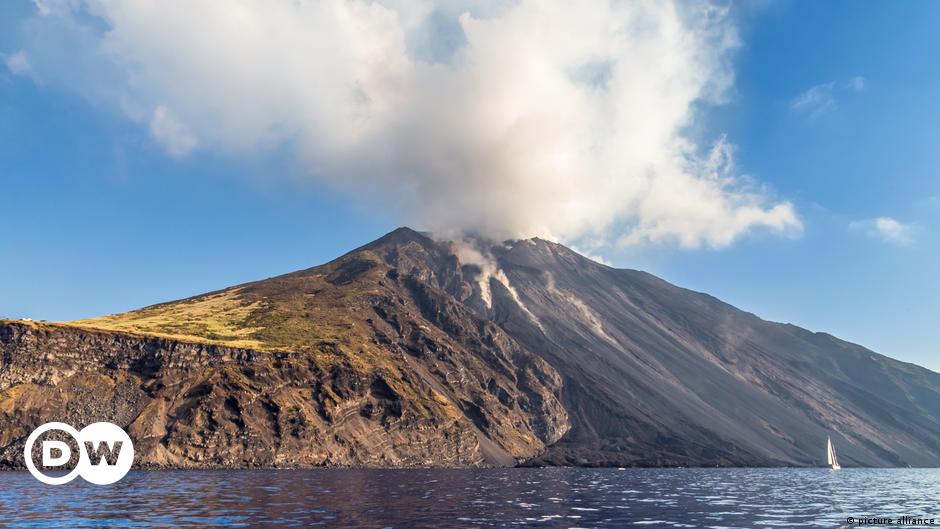 La nuova eruzione del vulcano Stromboli fa paura |  Ultime Europa |  DW