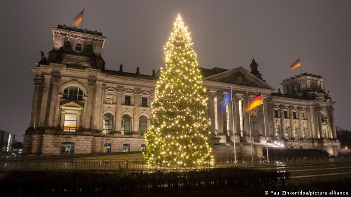 Deutschland | Weihnachtsbaum am Reichstag