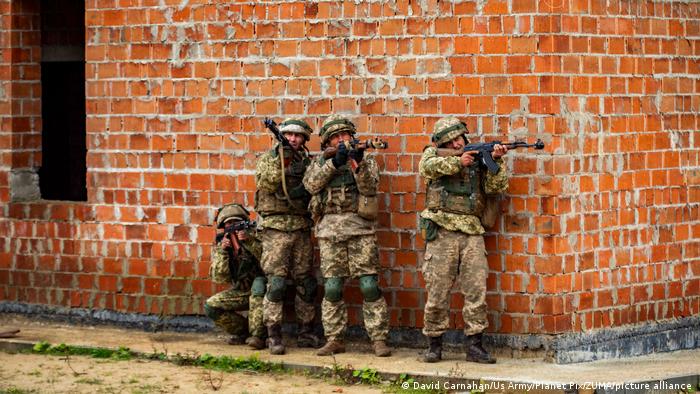 Soldados ucranianos en ejercicios bajo el alero de la OTAN en septiembre de 2021.