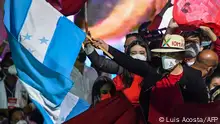 Honduran presidential candidate for the Libertad y Refundacion (LIBRE) party, Xiomara Castro, is seen during her campaign's closing event in Tegucigalpa, on November 21, 2021. - Hondurans will elect on November 28 a president, three vice-presidents, 298 mayors, 128 Congress deputies and 20 Central American (PARLACEN) deputies. (Photo by Luis ACOSTA / AFP)