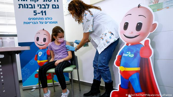 Вакцинація дитини в Ізраїлі