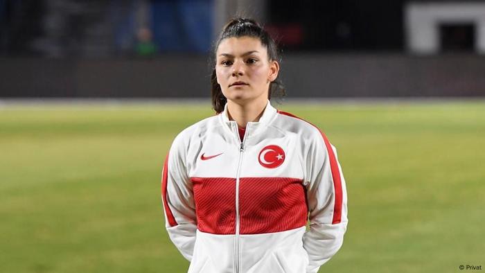 Türkiye'nin uluslararası pusra gurusu Türkiye'nin orta saha oyuncusu Pusra gurusu Türkiye'nin Sırbistan'a karşı Dünya Kupası elemelerinden önce