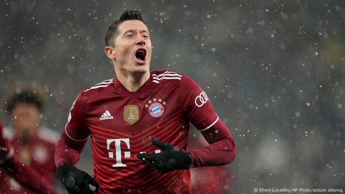 Robert Lewandowski celebrates against Dynamo Kiev