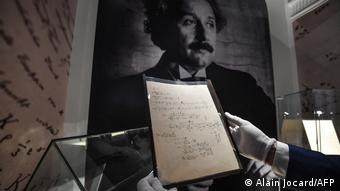 Στις χειρόγραφες σημειώσεις ο Αϊνστάιν κάνει λάθη