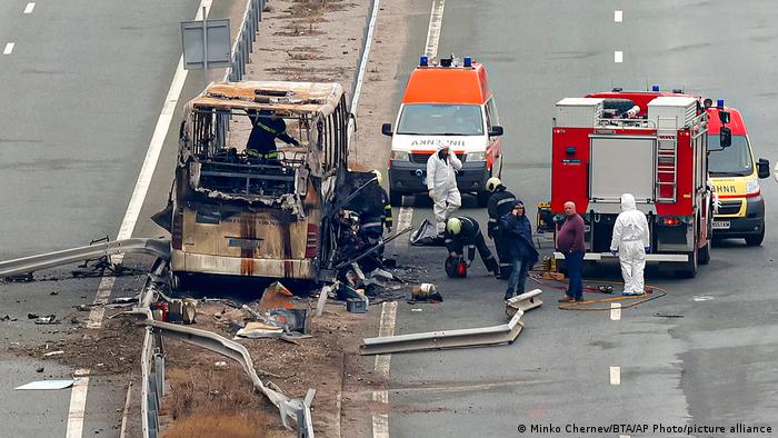 Изгорелият автобус на автомагистрала Струма