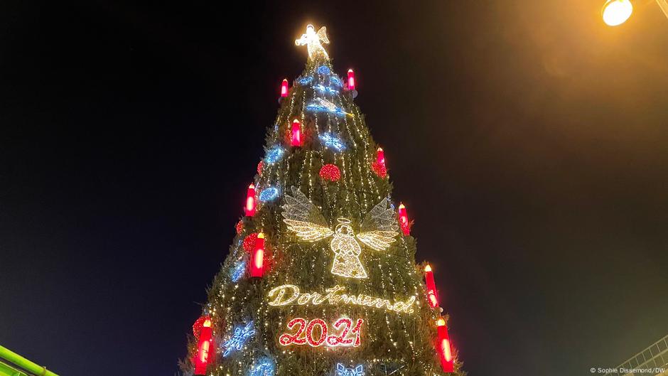 Leipzig Christmas Tree 2022 Festive Market Under Germany′S Biggest Christmas Tree Opens, Despite The  Pandemic | Dw Travel | Dw | 29.11.2021