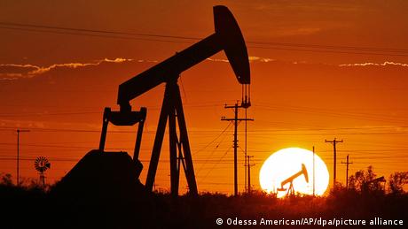 Цените на петролните пазари падат В момента петролът е почти