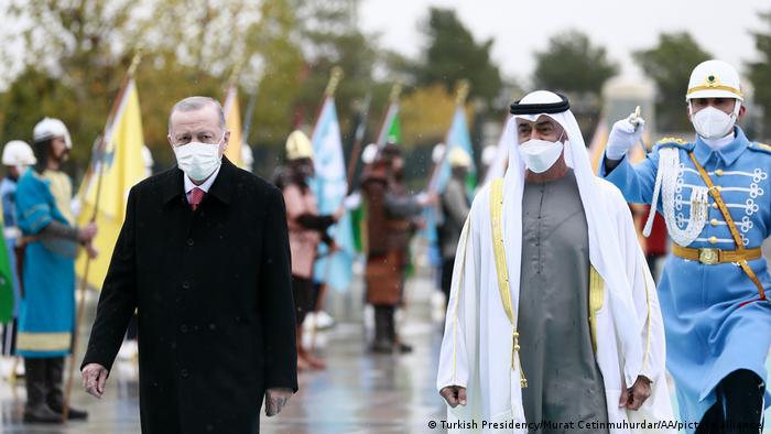 Erdoğan, 10 yıl aradan sonra bir araya geldiği BAE Veliaht Prensi Muhammed bin Zayid el Nayhan’ı görkemli törenlerle karşıladı.