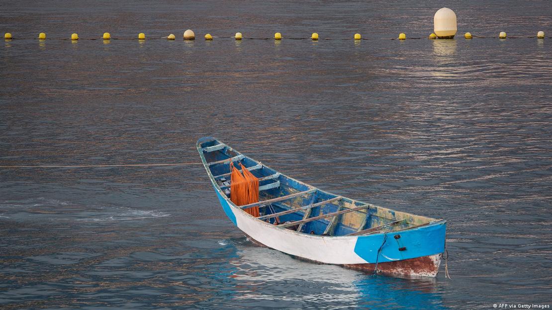 Βάρκα που μετέφερε μετανάστες στην Ισπανία