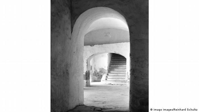 Leere Innenräume wie das Kloster von Tepotzotlan (um 1924) waren ebenfalls ein beliebtes Motiv der Fotografin Modotti (Foto: imago images/Reinhard Schultz)
