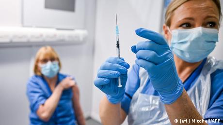 ​​​​​​​Поставянето на трета бустерна ваксина защитава от Омикрон съобщиха от
