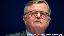 Frank Ulrich Montgomery, damaliger Präsident der Bundesärztekammer, nimmt am 122. Deutschen Ärztetag teil. (zu dpa: Montgomery setzt im Kampf gegen vierte Corona-Welle auf 2G-Regel ) +++ dpa-Bildfunk +++