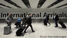26.11.2021
LONDON, ENGLAND - NOVEMBER 26: International passengers walk through the arrivals area at Terminal 5 at Heathrow Airport on November 26, 2021 in London, England. A heavily-mutated new variant of the Covid-19 virus, currently called B.1.1.529, has been detected in South Africa, Botswana and Hong Kong. The U.K. Health Secretary Sajid Javid said from 12:00 GMT on Friday all flights from South Africa, Namibia, Zimbabwe, Botswana, Lesotho and Eswatini are being suspended and the countries added to the UK's travel Red List. (Photo by Leon Neal/Getty Images)