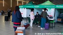 26.11.2021
Passengers queue to get a PCR test against the coronavirus disease (COVID-19) before traveling on international flights, at O.R. Tambo International Airport in Johannesburg, South Africa, November 26, 2021. REUTERS/Sumaya Hisham