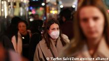 November 6, 2021, London, England, United Kingdom: People wearing masks are seen in LondonÃ¢â¬â¢s Carnaby Street as health authorities in the country warn that spike in Covid cases might negatively effect Christmas unless public takes measures against virus. (Credit Image: Â© Tayfun Salci/ZUMA Press Wire