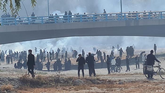 اعتراضات مردم اصفهان به دلیل سوءمدیریت مسئولان در منابع آب در ایران 
