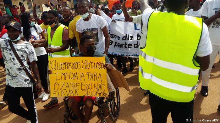 Protesto contra o governo local na província angolana do Zaire