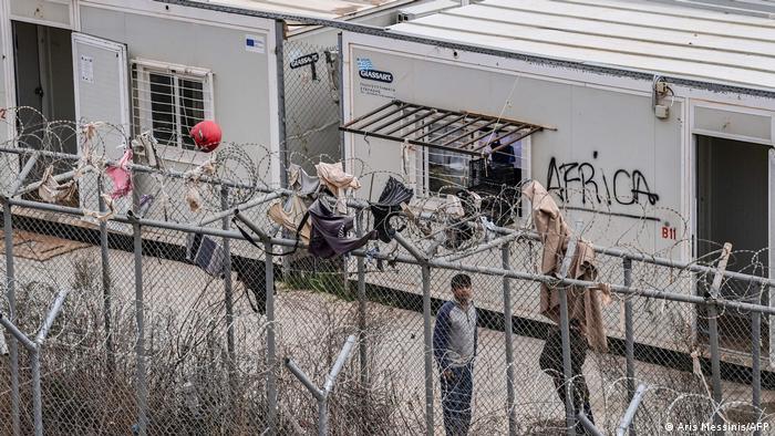 An derlei Flüchtlingslager wie hier in Kos dachte der Papst wohl, als er ausrief: Es reicht mit dem Stacheldraht, es reicht mit den Lagern 