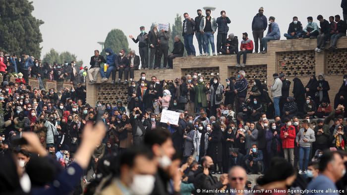یکی از تجمع‌های اعتراضی سال‌های اخیر، اصفهان، آبان ۱۴۰۰