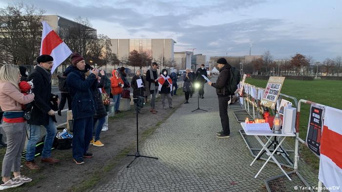 Участники акции в Берлине зачитали имена 900 политзаключенных в Беларуси