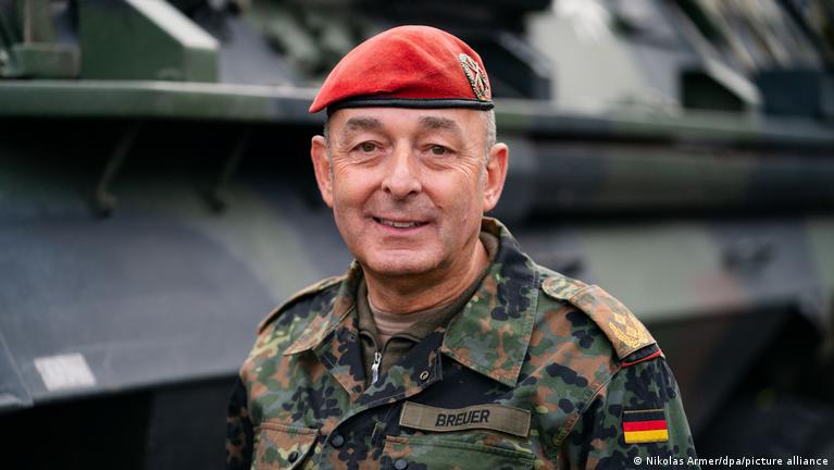 German COVID-19 crisis team to be headed by two-star general – DW –  11/29/2021