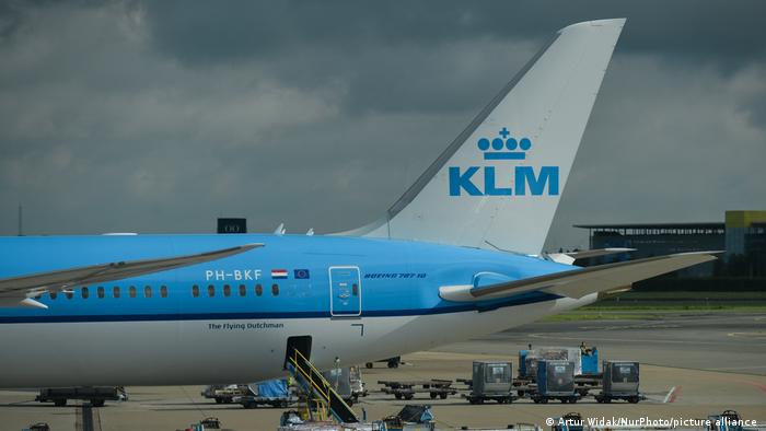 فرودگاه آمستردام و ۶۱ مسافر آلوده به کرونا