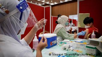 Malaysia Covid-19 Pandemie Maßnahmen Impfung 