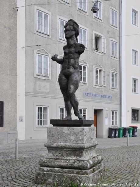 Скульптура Моцарта в Зальцбурзі авторства Маркуса Люперца 