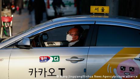 COVID: South Korean cities grapple with cab shortage