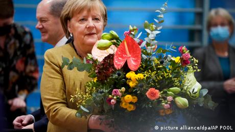 Сбогом Меркел днес канцлерката Ангела Меркел ще бъде официално изпратена