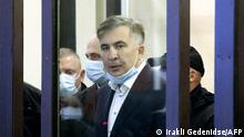 Саакашвили в суде: хаос и перцовый газ на улице 
