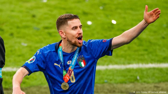 مهاجم المنتخب الإيطالي جورجينو، أفضل لاعب في أوروبا العام الماضي