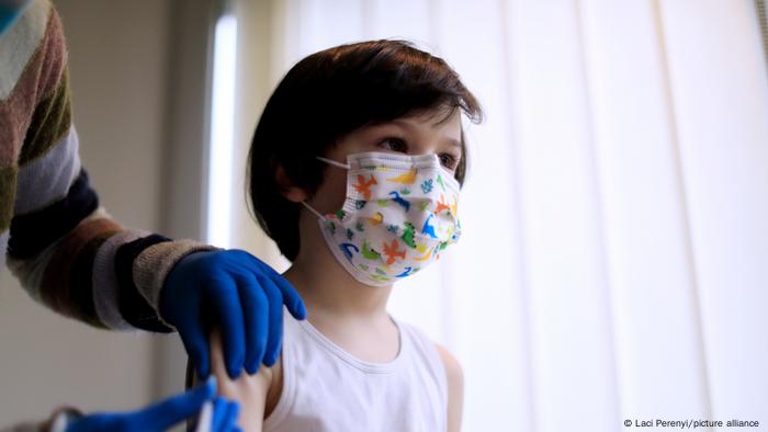En una primera fase, habrá a disposición 2,4 millones de dosis de la vacuna para menores de entre 5 y 11 años en Alemania. En una primera fase, habrá a disposición 2,4 millones de dosis de la vacuna para menores de entre 5 y 11 años en Alemania.
