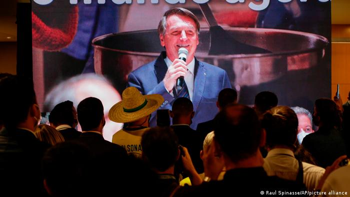 "Populismo de direita agressivo de Bolsonaro dá continuidade à polarização política e tenta retroceder progressos", diz estudo alemão