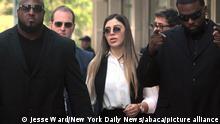 USA Die Ehefrau des Drogenbosses El Chapo verlässt das Gerichtsgebäude