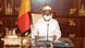 Le président de la transition tchadienne Mahamat Idriss Déby Itno assis à une table lors d'un conseil des ministres extraordinaire (Archives - N'Djaména, 29.11.2021)