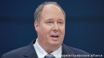 Μπήκε τελευταίος στην εκλογική αρένα ο Χέλγκε Μπράουν