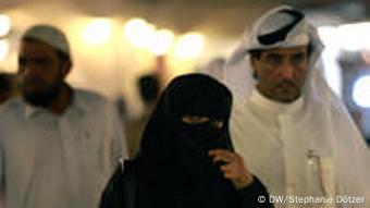 Frauen mit Gesichtsschleier in Katar (Foto: DW/Doetzer)