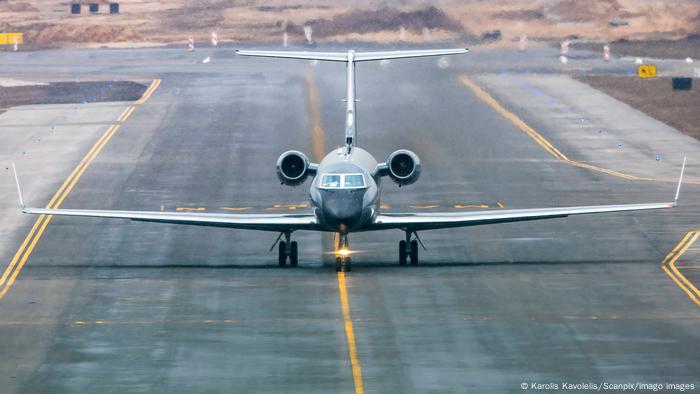 G-III Gulfstream di landasan siap lepas landas G-III Gulfstream di landasan siap lepas landas