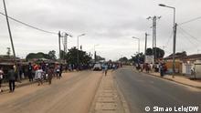 Dez. 2021, Angola, Cabinda, Strassenszene / Taxi-Streik in Cabinda