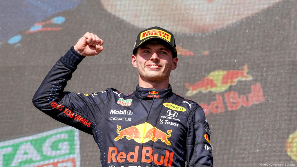 Plasticiteit toilet Toelating Max Verstappen: ′Mad Max′ evolves into Formula One world champion | Sports  | German football and major international sports news | DW | 12.12.2021
