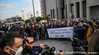 Türkei Unterstützer von Osman Kavala vor dem Gericht 