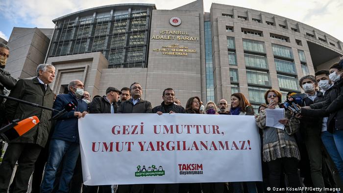 Unterstützer von Osman Kavala protestierten vor einer Woche vor dem Gericht in Istanbul