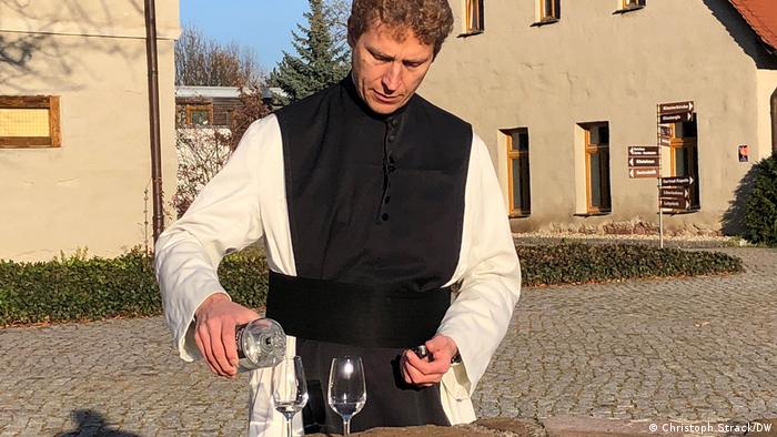 Deutschland l Pater Justinus Pech produziert Kloster-Gin