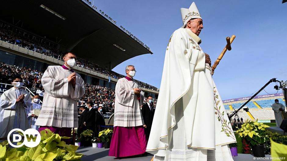 Paus Fransiskus bertemu para migran di Siprus, menawarkan perlindungan di Italia |  Berita |  DW