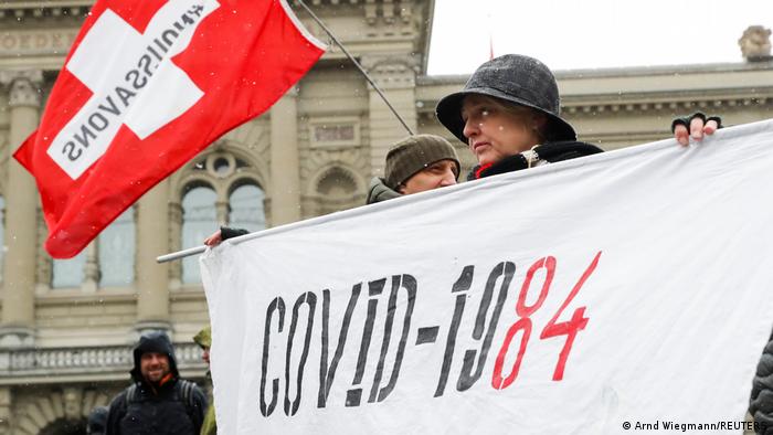 ​​​​​​​​Protest am Bundesplatz in Bern gegen die Corona-Maßnahmen der Schweizer Regierung 