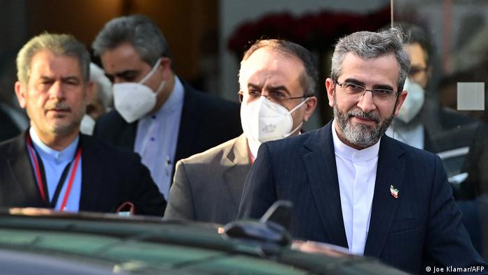 Irans neuer Chefverhandler Ali Bagheri (r.) fährt einen harten Kurz